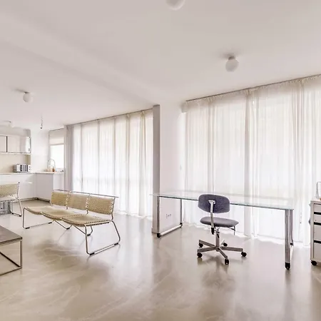Modern 1bdr 2p Flat With A Balcony - Menilmontant * Paříž