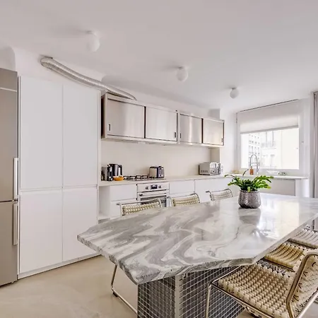 Modern 1bdr 2p Flat With A Balcony - Menilmontant Apartmán *